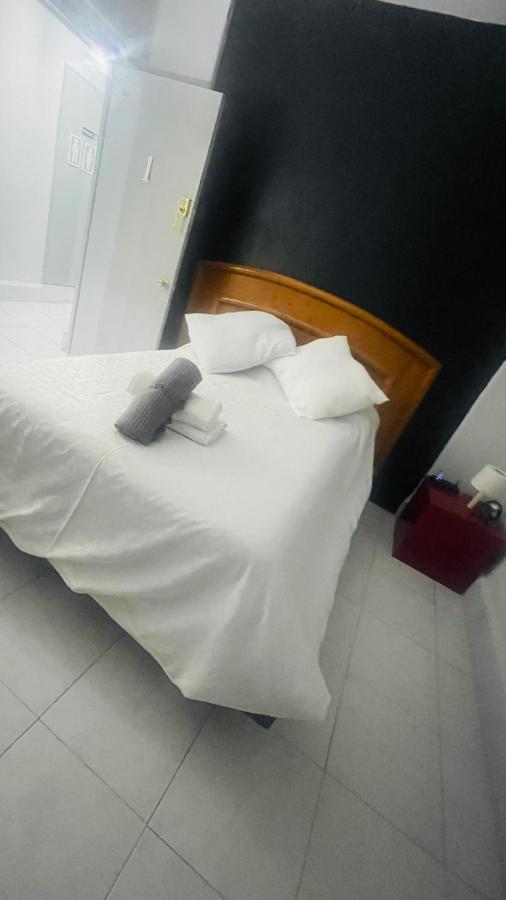 Hostal Letys Place Emilio Мехіко Екстер'єр фото